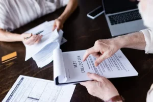 Read more about the article Memahami Debt Collector Berbadan Hukum: Peran, Fungsi, dan Regulasi